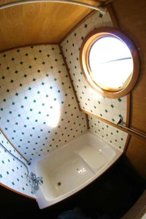 Peniche Poompui Hotel Aigues-Mortes Ruang foto