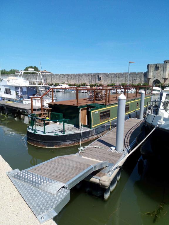 Peniche Poompui Hotel Aigues-Mortes Bagian luar foto
