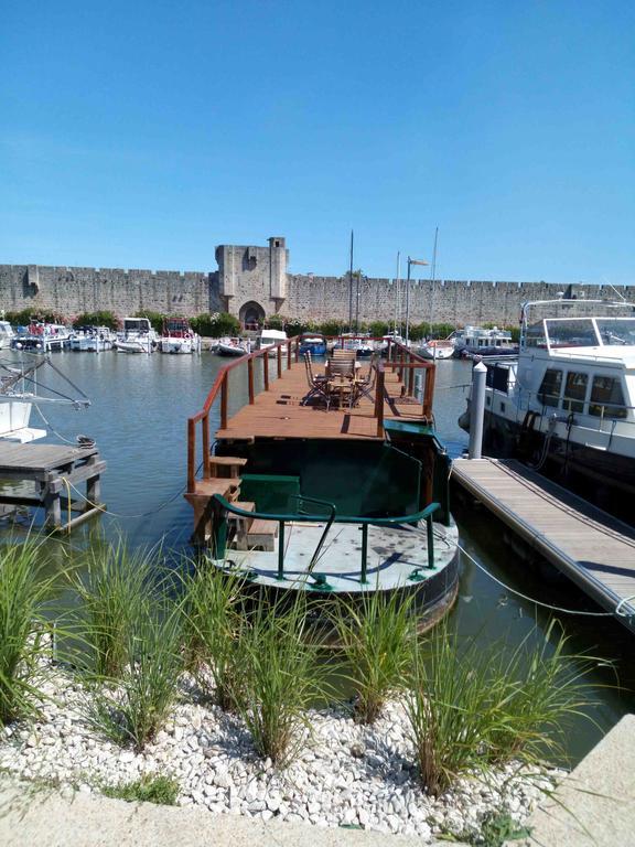 Peniche Poompui Hotel Aigues-Mortes Bagian luar foto